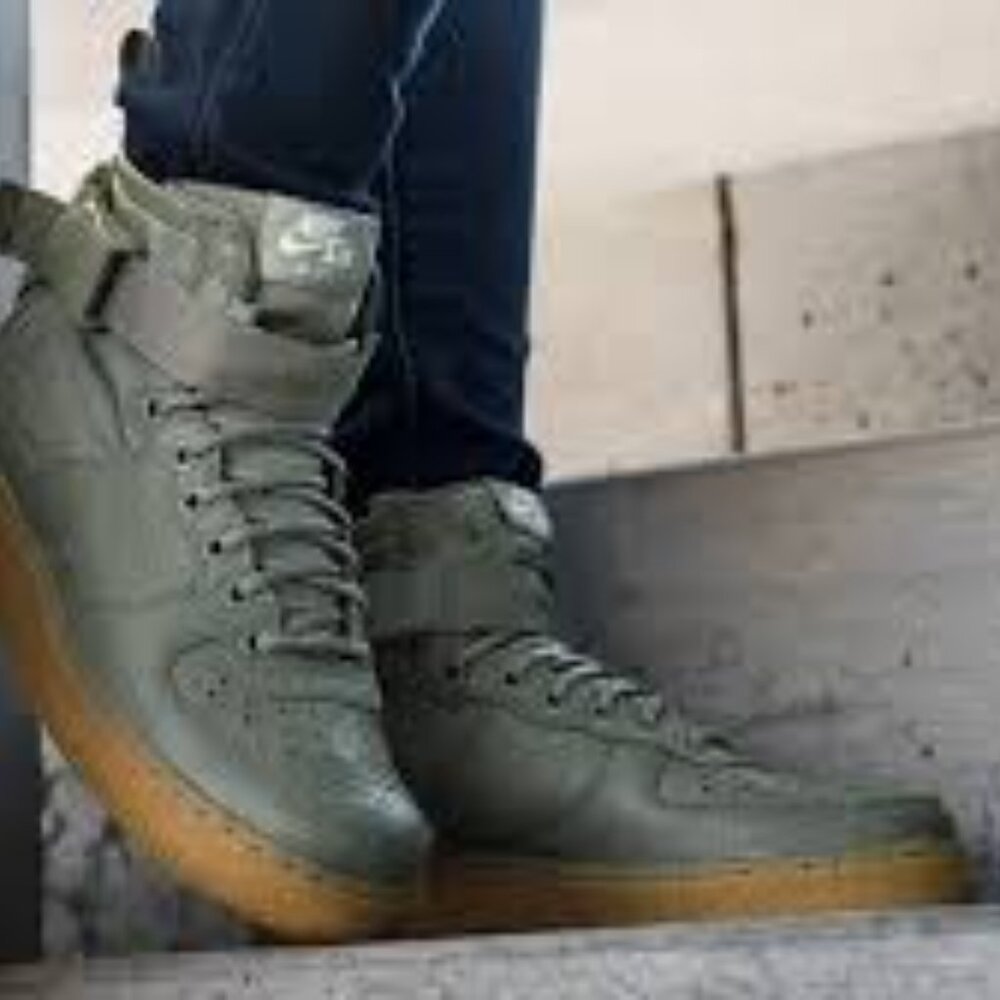 Nike Women's Gray SF‎ Air Force 1 AA3966-04 Mid-Top Athletic Sneaker Size 7.5